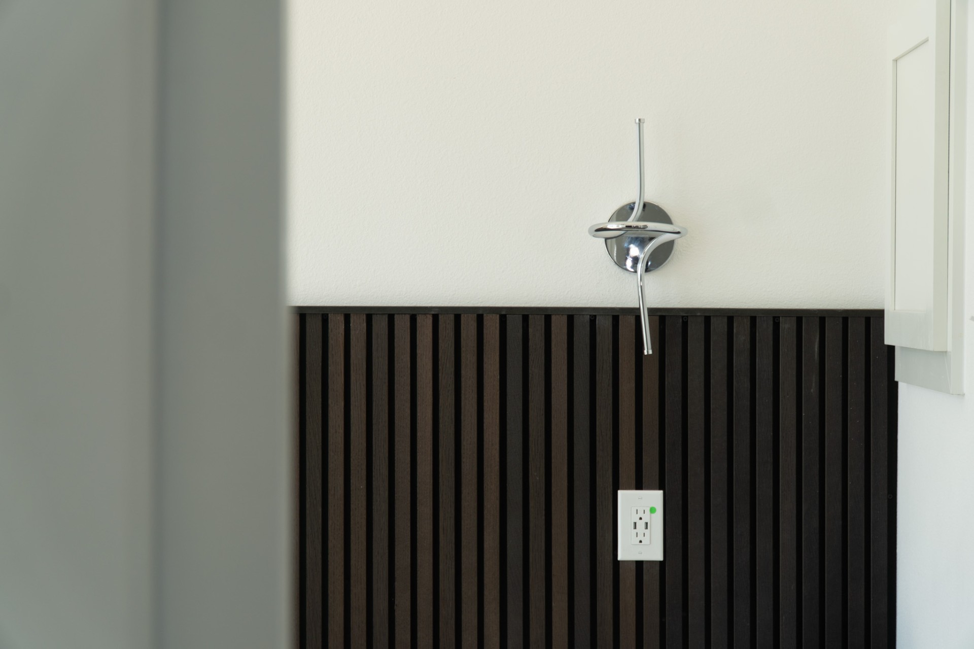 Wall sconce with slatted accent wall